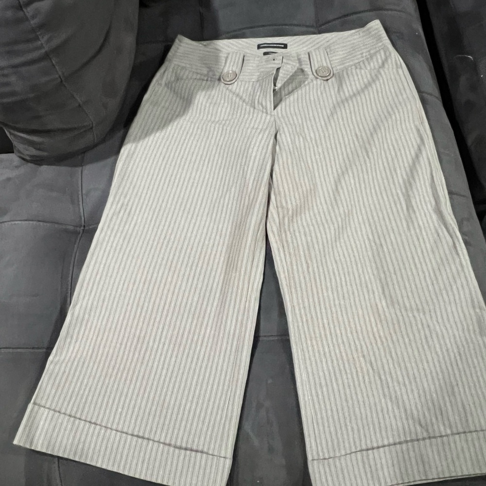 Women’s size 10 Express cropped dress pants.